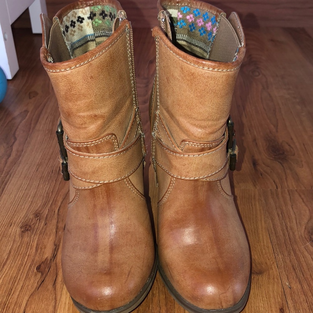 Brown leather American Rag booties